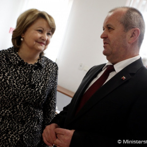 Minister obrany P. Gajdoš si uctil pamiatku rumunských vojakov v obci Senohrad a pri pamätníku v Centre výcviku Lešť