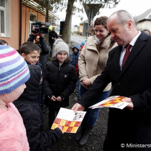 Minister obrany P. Gajdoš si uctil pamiatku rumunských vojakov v obci Senohrad a pri pamätníku v Centre výcviku Lešť