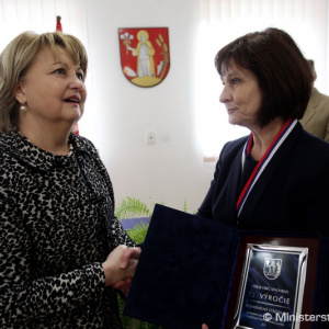 Minister obrany P. Gajdoš si uctil pamiatku rumunských vojakov v obci Senohrad a pri pamätníku v Centre výcviku Lešť