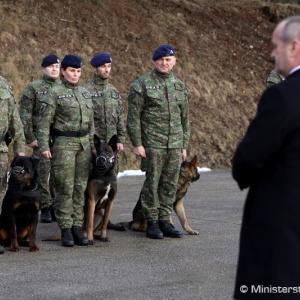 Minister obrany Peter Gajdoš navštívil kynológov Vojenskej polície