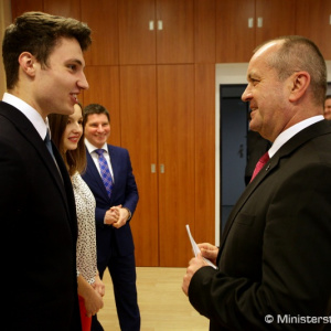 Minister Gajdoš ocenil víťazov literárnej súťaže rezortu obrany, študenti písali o vlastenectve 