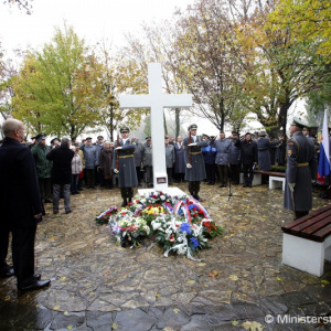 Minister Gajdoš si uctil pamiatku vojnových veteránov a na ich počesť zabehol 5 kilometrov