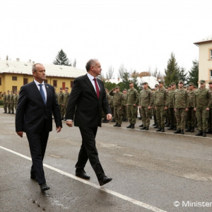 Prezident A. Kiska a minister obrany P. Gajdoš navštívili vojakov pozemných síl v Trenčíne