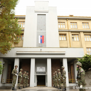 Prezident A. Kiska a minister obrany P. Gajdoš navštívili vojakov pozemných síl v Trenčíne