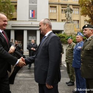 Prezident A. Kiska a minister obrany P. Gajdoš navštívili vojakov pozemných síl v Trenčíne