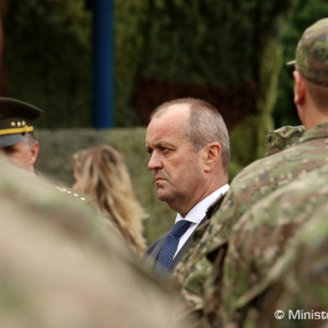 Prezident A. Kiska a minister obrany P. Gajdoš navštívili vojakov pozemných síl v Trenčíne