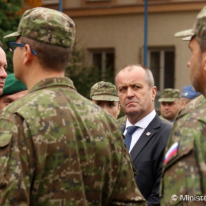 Prezident A. Kiska a minister obrany P. Gajdoš navštívili vojakov pozemných síl v Trenčíne
