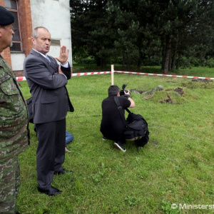 Minister obrany P. Gajdoš skontroloval ako sú ozbrojené sily pripravené na výcvik prvých dobrovoľných vojakov