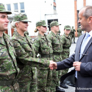 Minister obrany P. Gajdoš skontroloval ako sú ozbrojené sily pripravené na výcvik prvých dobrovoľných vojakov