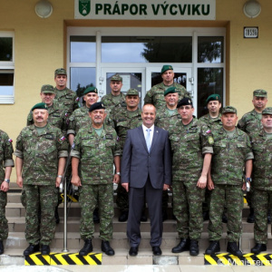 Minister obrany P. Gajdoš skontroloval ako sú ozbrojené sily pripravené na výcvik prvých dobrovoľných vojakov