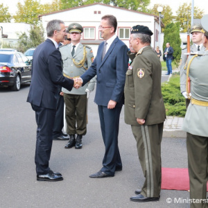 Generálny tajomník NATO Jens Stoltenberg ocenil Slovensko za zvyšovanie rozpočtových výdavkov na obranu