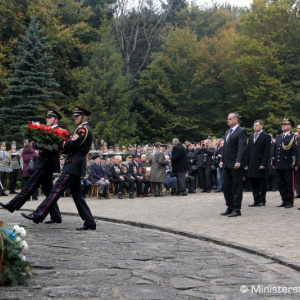Minister obrany Martin Glváč si pripomenul 70. výročie Karpatsko - duklianskej operácie