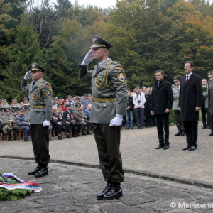 Minister obrany Martin Glváč si pripomenul 70. výročie Karpatsko - duklianskej operácie