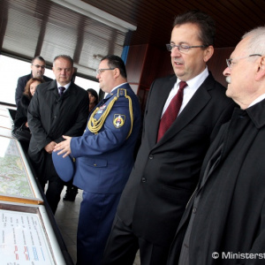 Minister obrany Martin Glváč si pripomenul 70. výročie Karpatsko - duklianskej operácie