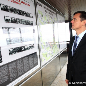 Minister obrany Martin Glváč si pripomenul 70. výročie Karpatsko - duklianskej operácie