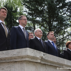 Minister obrany Martin Glváč si na vojenskom cintoríne Háj-Nicovô uctil obete druhej svetovej vojny