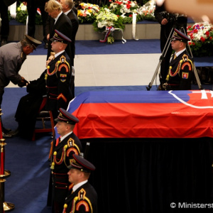 Slovenská republika sa dnes rozlúčila s prvým prezidentom SR a hlavným veliteľom vtedajšej Armády SR Michalom Kováčom