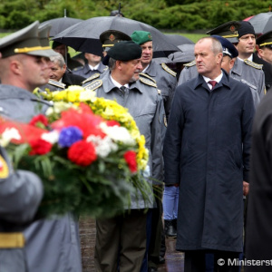 Minister Gajdoš vzdal úctu hrdinom Karpatsko-duklianskej operácie