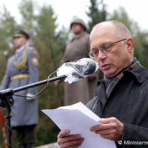 Minister Gajdoš vzdal úctu hrdinom Karpatsko-duklianskej operácie
