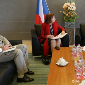 Minister Gajdoš rokoval s českou veľvyslankyňou L. Klausovou