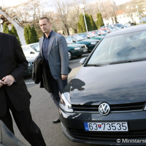 Minister obrany Glváč dnes odovzdal nové vozidlá