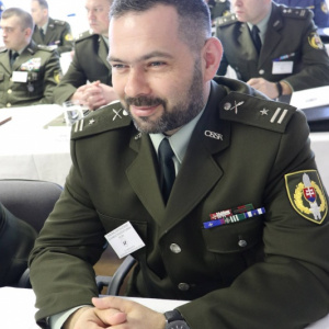 Generálporučík Zmeko medzi veliacimi poddôstojníkmi vo Zvolene