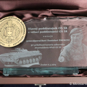 Generálporučík Zmeko medzi veliacimi poddôstojníkmi vo Zvolene