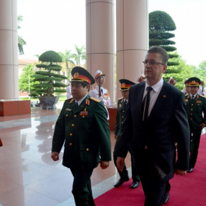 Slovensku sa črtá užšia spolupráca s Vietnamom v oblasti obrany, ministri podpísali memorandum