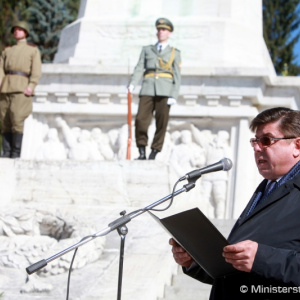 Minister Glváč si pripomenul výročie Karpatsko - duklianskej operácie