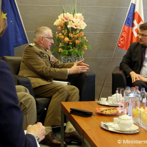 Štátny tajomník Ministerstva obrany SR Róbert Ondrejcsák prijal predsedu Vojenského výboru EÚ generála C. Graziana