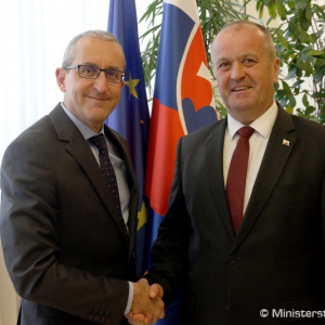 Minister Gajdoš rokoval s izraelským veľvyslancom Z. A. Vapnim