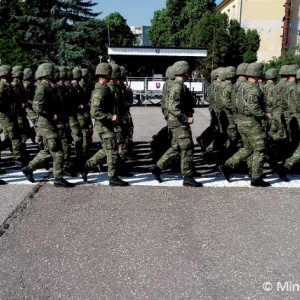 Profesionálni vojaci sa pripravujú na vojenskú prehliadku, má pripomenúť odkaz hrdinov Slovenského národného povstania