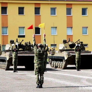 Profesionálni vojaci sa pripravujú na vojenskú prehliadku, má pripomenúť odkaz hrdinov Slovenského národného povstania