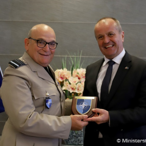 Minister Gajdoš rokoval s predsedom Vojenského výboru NATO gen. Stuartom Peachom