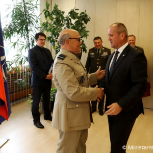 Minister Gajdoš rokoval s predsedom Vojenského výboru NATO gen. Stuartom Peachom