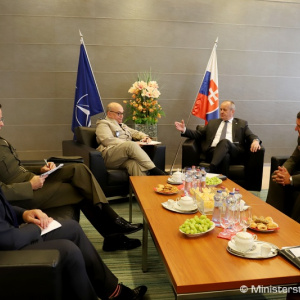 Minister Gajdoš rokoval s predsedom Vojenského výboru NATO gen. Stuartom Peachom
