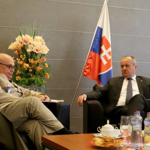 Minister Gajdoš rokoval s predsedom Vojenského výboru NATO gen. Stuartom Peachom