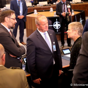 Ministri obrany členských krajín NATO diskutovali o potenciále a rizikách nových technológií