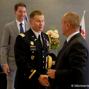 Minister Gajdoš rokoval s americkým veľvyslancom A. Sterlingom